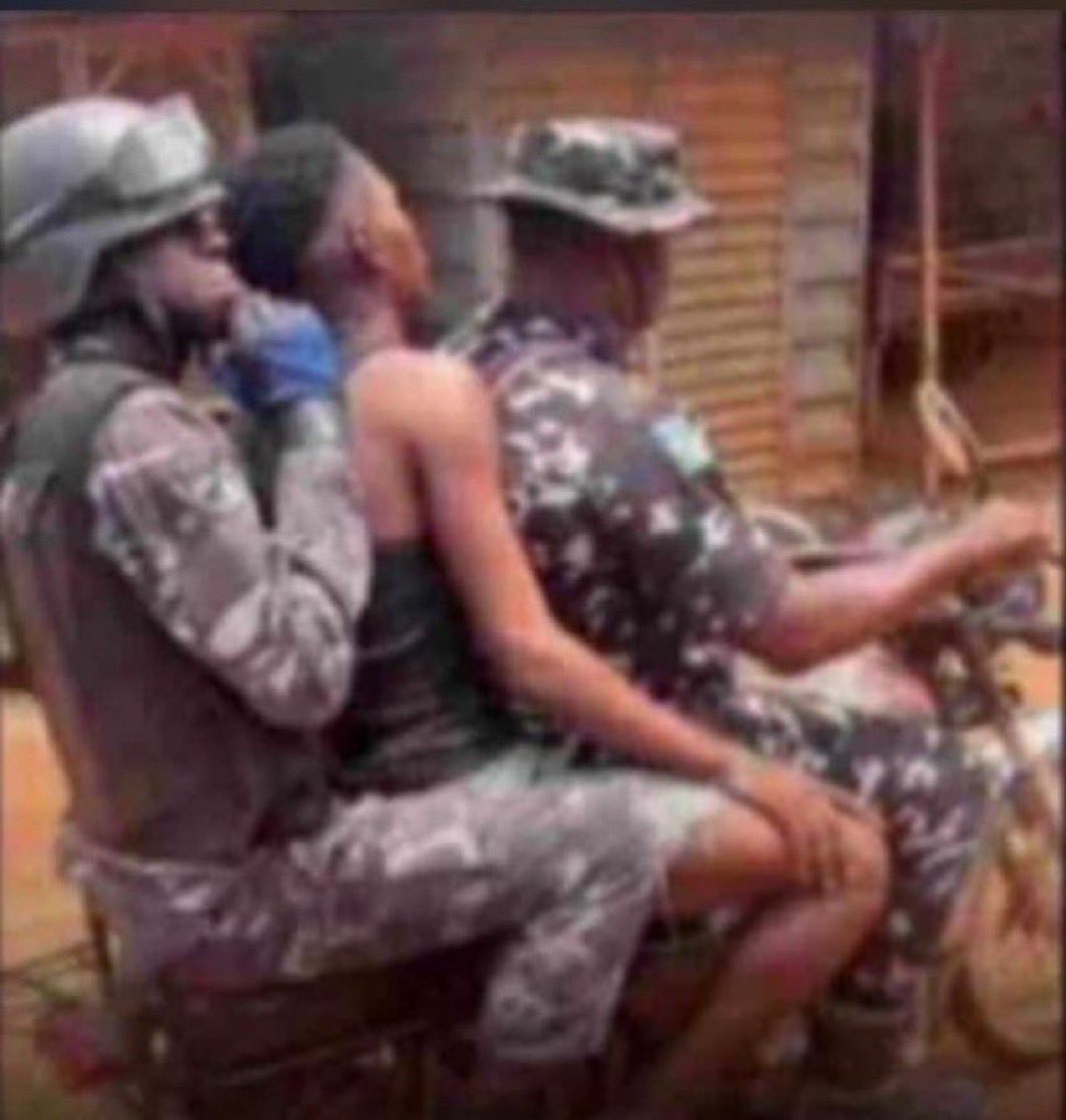 leodey4u's tweet photo. Middleman don dey middle 😂 https://t.co/tOdlnHFYJG