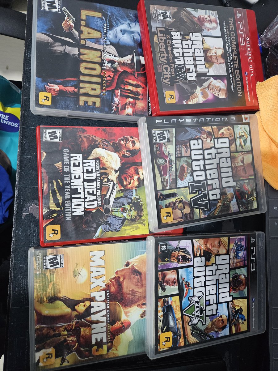 alisson_delima's tweet photo. @Lord_PSMG Nem eu acreditei  quando eu vi..
As capas do ps3 tinham até  alto relevo em alguns jogos  como la noire e gta 4... https://t.co/TUnDs9iIWA