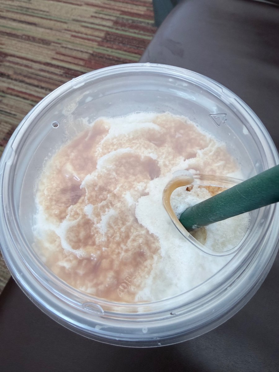 LivetoErr's tweet photo. Goodness @StarbucksCanada if this is extra caramel drizzle I hate to know what regular drizzle is. I would have said something there but it took almost 20 mins to get the thing and I had a plane to catch. Never seen an employee move so slow. https://t.co/DASrTmVG9t