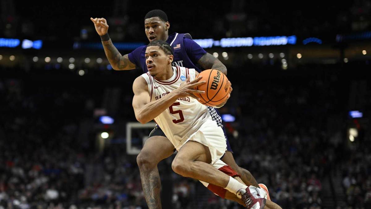Acuff_Muse's tweet photo. Darius Acuff Jr during March Madness:

29.3 PPG | 2.3 RPG | 5.3 APG | 1.0 SPG | 37.5 3P% https://t.co/OYl666IUq3