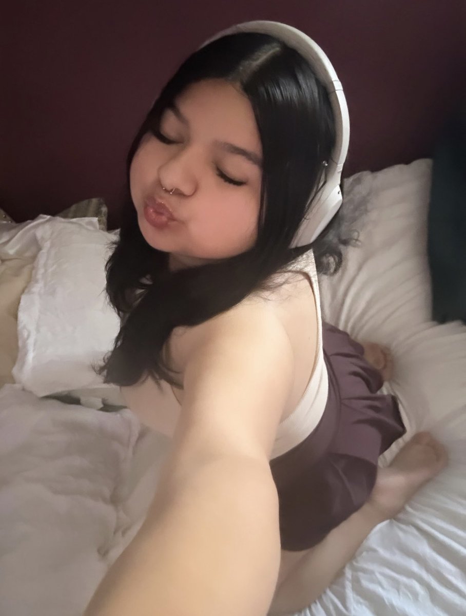dizzeevie's tweet photo. I hope I don’t look weird 🫪 https://t.co/mfWZqlb0XL