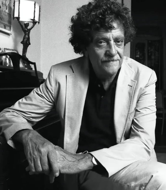 Artamia's tweet photo. ❣️ KURT VONNEGUT . 1922 * 2007
Non lasciare ❣️
che l'amarezza
rubi la tua dolcezza ☘️
🌷
2004 ☘️ Lecture
https://t.co/XeDBlDkfC1
¿ Cosa c’è
❤️
di più bello
di questo ?
☮️
" If This Isn't Nice, What Is? " 💙
2013 ☘️ Advice to the Young
❣️
1983 . BBC So it goes (SUB ITA)
K. Vonnegut • So it goes ❣️
• https://t.co/bKjAJNLalS
Trascrizione completa . https://t.co/hkONjw6SAD
........................ 1970 ❣️ BBC
K. VONNEGUT • Writers & Wordsmiths
• https://t.co/ZzL4IPUJIi
❣️
• V O N N E G U T •
☘️
Rimani gentile ❣️
Non lasciare
che il mondo ti
renda insensibile
☘️
❣️ Non lasciare
che la sofferenza
ti lasci odiare
2004
• https://t.co/XeDBlDkfC1
☘️
Non lasciare ❣️
che l'amarezza
rubi la tua dolcezza
🌷
• https://t.co/pvTBemWM1e
☘️
1982 . SELF PORTRAIT
https://t.co/j1D4BuTNbW
🌷
https://t.co/5yoZPeDsfo
. . . 1975 . Kurt Vonnegut: A Self-Portrait
https://t.co/zyKEnkuzlX
A brilliant ❣️ Man whose voice we truly miss !!!
. . . ☘️ Kurt Vonnegut,
discusses his development as a writer, including references to some of his major novels, his themes and their meaning, his relationship to other writers, problems in sustaining his special ❤️ vision
of American life, and his future ...
☘️
Kurt Vonnegut . " The Infinite Mind "
Live in Second Life . 3D
https://t.co/2sBQCpRaHM
🌷
. . . ❣️ KURT VONNEGUT ☘️ 1922 * 2007 *
• https://t.co/Wjen5YEqL7
• https://t.co/ghcuV7jfdx
• https://t.co/mmryVTxUvu
❣️ KURT VONNEGUT * 1922 * 2007 *
. . . + ∞ + [ ∞ + 1 ] + ❤️ x ∞ ...
2026 ☘️