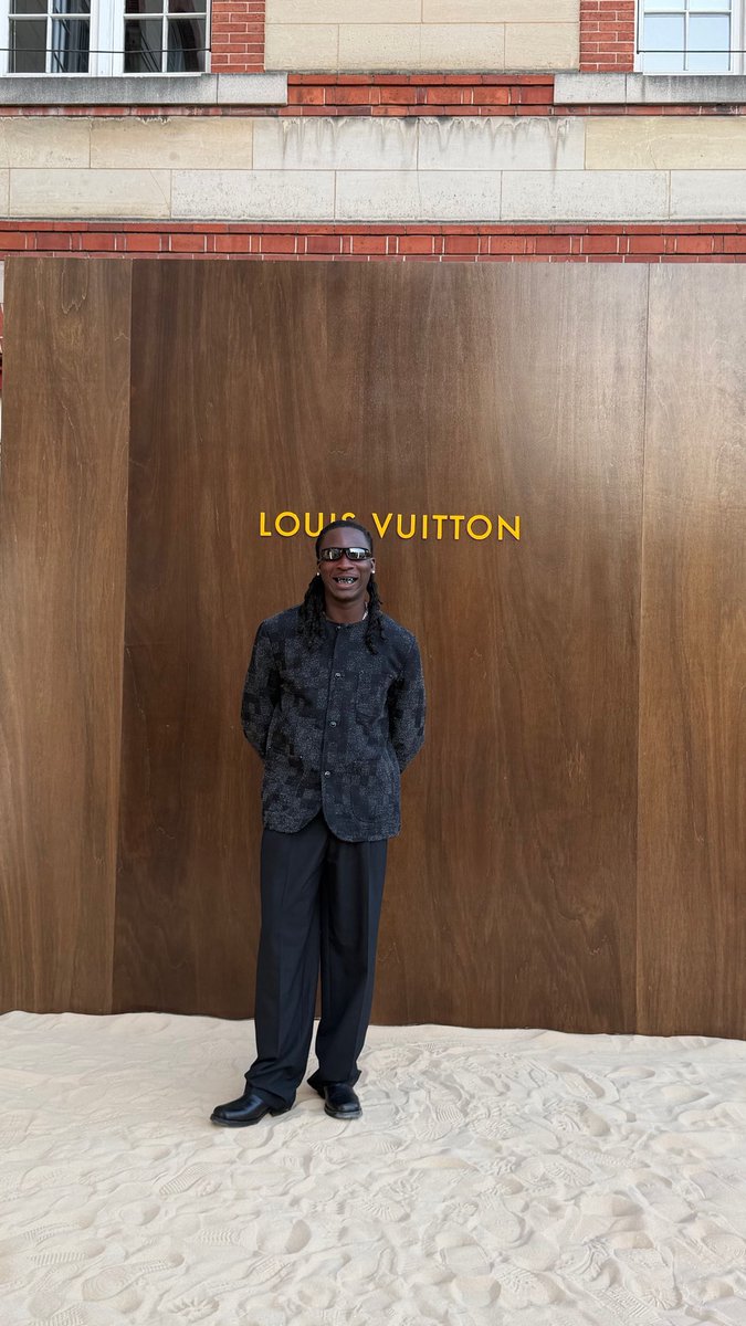 whoknowszay's tweet photo. Louis Vuitton SS27 Thank You P https://t.co/xH0pJn3ZDl