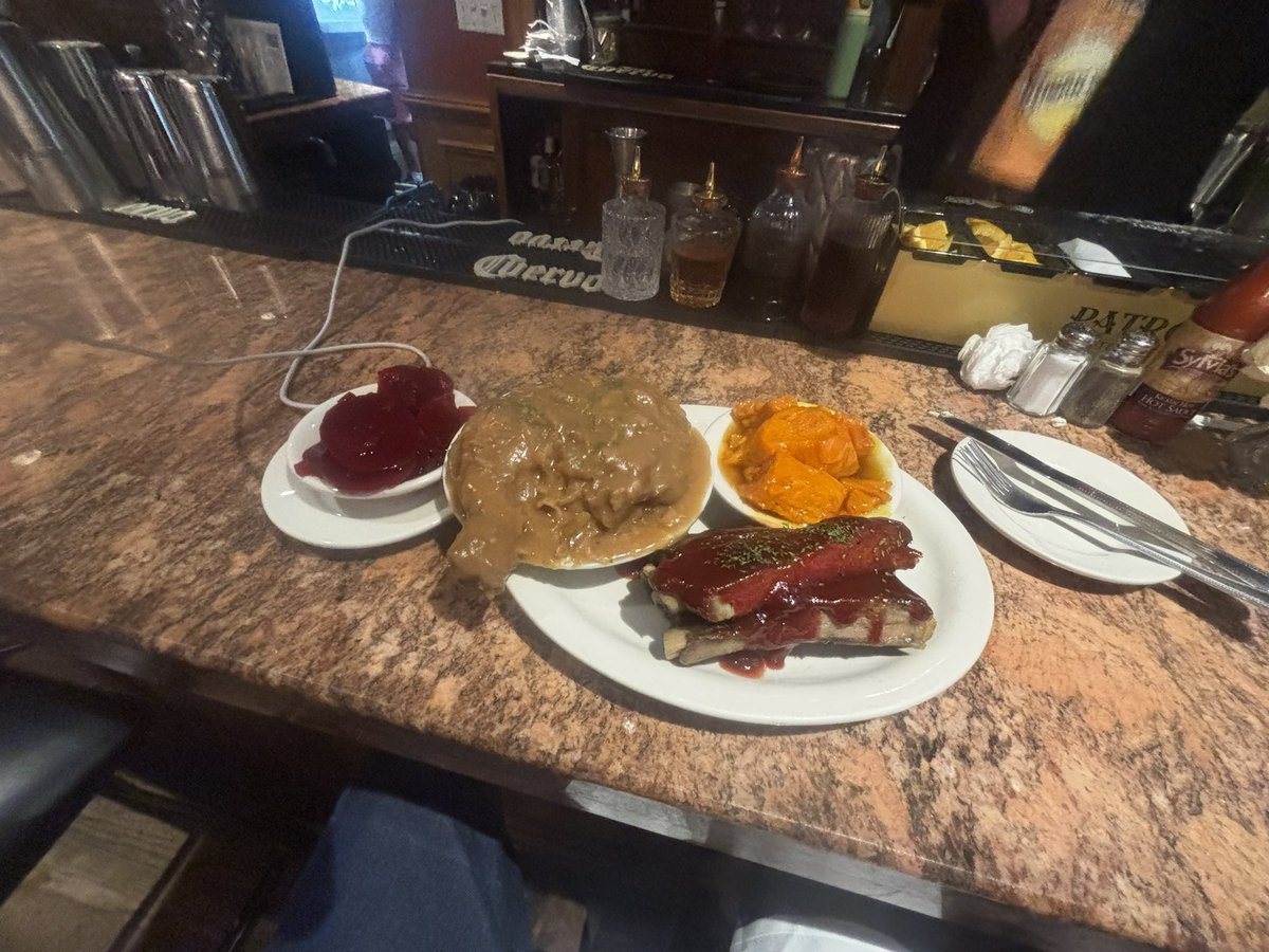 67IAH's tweet photo. I’m at Sylvia’s in Harlem 🤯 https://t.co/fzW1wb32dz