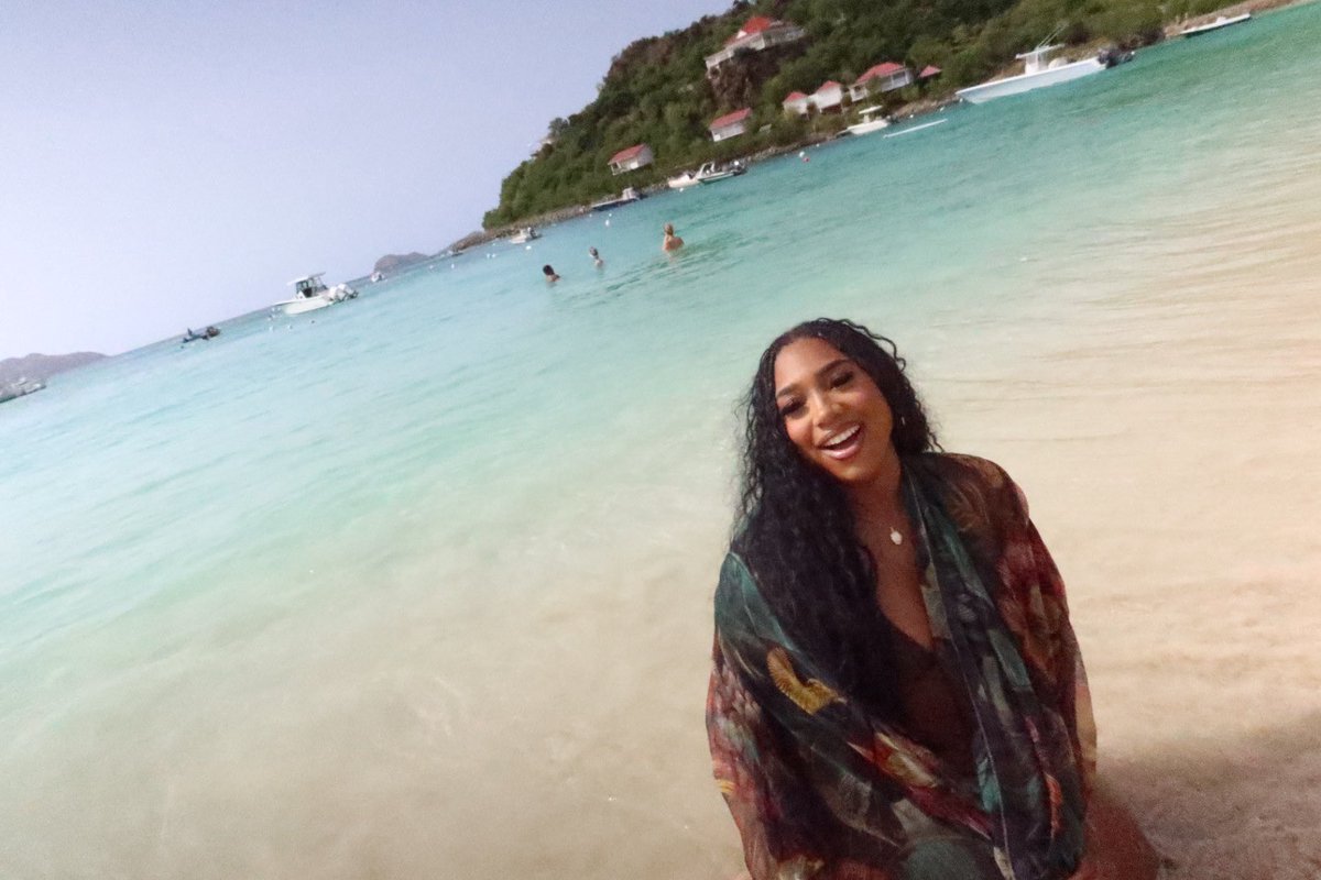 Parisayanna's tweet photo. If Lost please return to ST.BARTS🩵 https://t.co/wRngPOLZtg