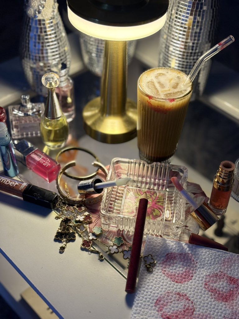 iinana_2000's tweet photo. This cup belongs to the best Jomana in the world 

هذا الكوب يخص أفضل جُمانة في العالم🫦👸🏻. https://t.co/YVaw3qhM9S