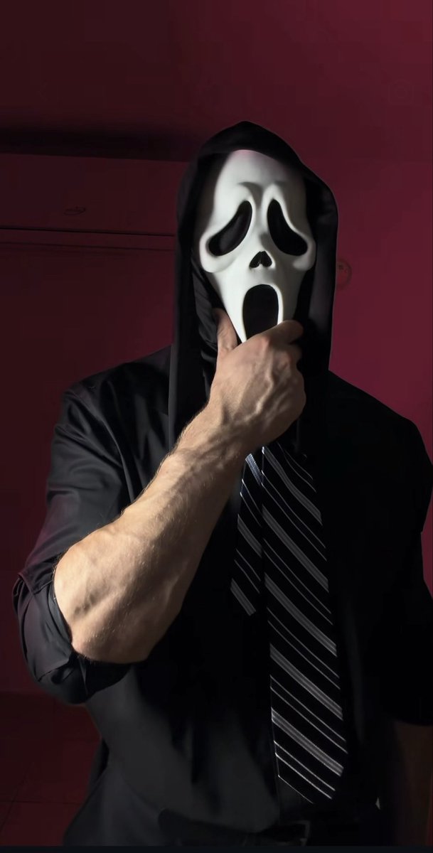 Shhh_luca's tweet photo. Do you like the mask??…. #daddy #hot #muscles #veins #veiny https://t.co/WfLVptEyMP
