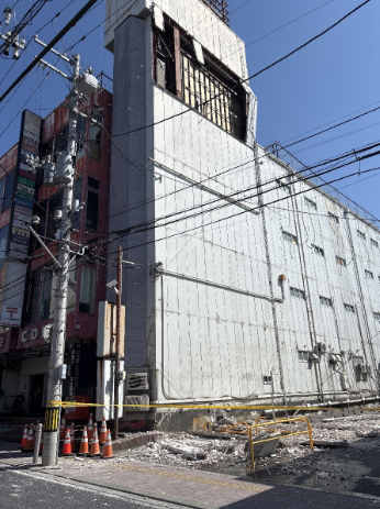 daily_tohoku's tweet photo. 三八上北で震度６強　交通乱れ、建物被害も
 https://t.co/ohNExPKzU6 https://t.co/oxu1VZ3wjp