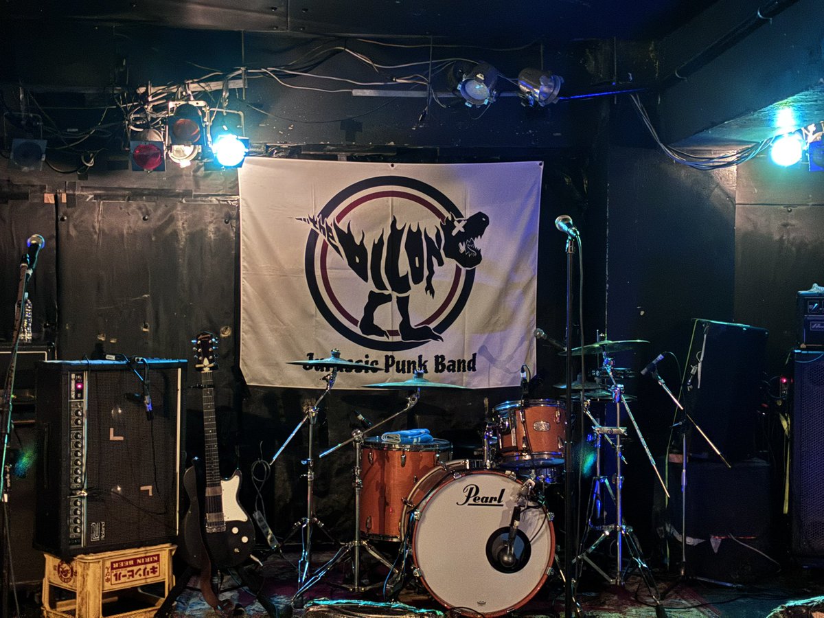 cheeeeeee2024's tweet photo. The Dilong 
Release tour｢日本鏖行脚｣ ツアファイ

いっぱいお酒飲んだ上に後ろでDilongの音を喰らったのもあってか、数年前のフェスで初めて見たのを思い出した
その頃とは違うお客さんの数、音の圧、カリスマ性その他諸々全てがあの頃とは別物になって大きくなったなぁとしみじみ思った
売れろ https://t.co/kemboVxkoV