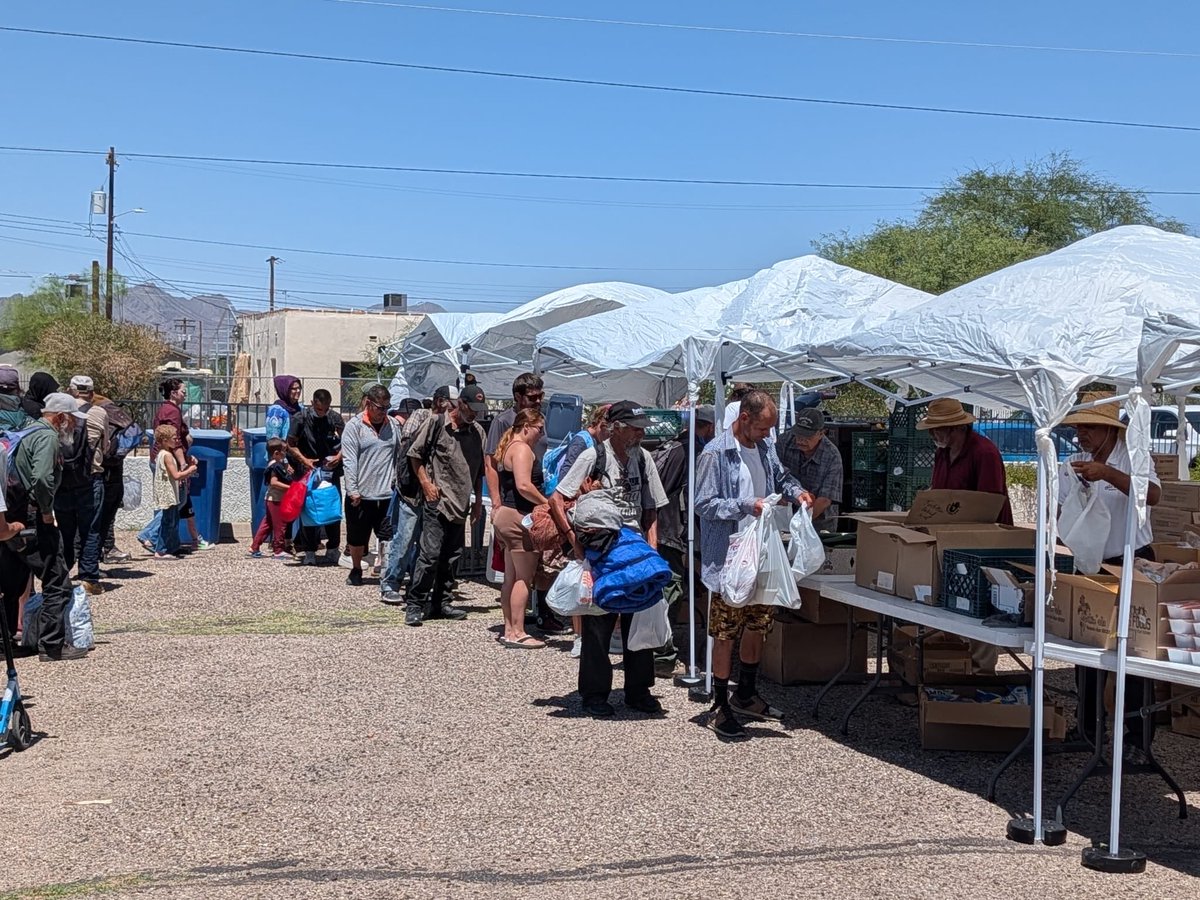 AMCTucson's tweet photo. We were once again blessed to serve our #Tucson community through our weekly hot meals and groceries program. Together, we distributed over 160 hot meals and 3 full pallets of food! Alhamdulillah

Need a meal or groceries? Join us every Tuesday from 11:00 AM – 12:30PM

#freemeals https://t.co/KyLNj9sQWP