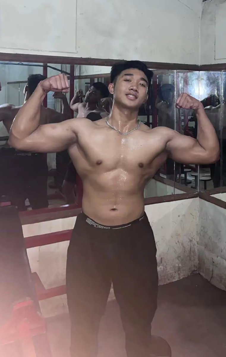 hwxnomus's tweet photo. pengen di bekep sama dia🤤🤤 #brondongbali #gaybali https://t.co/876qxH5gsN