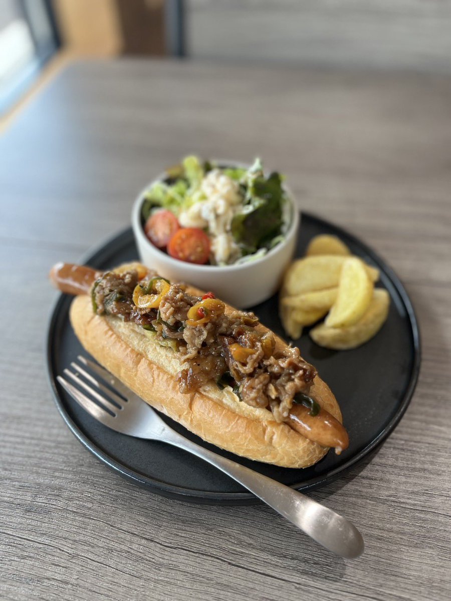 R_C_CONNECT's tweet photo. 本日もよろしくお願い致します
OPEN. 9:30
L.O. 16:00  CLOSE.17:00
🌭🍛🍰🥤ご用意しております🚙🏍️
生憎の☂️
お持ち帰りもできます
お車でのご来店も歓迎
#榛名湖 #群馬ツーリング #ライダースカフェ #ライダーズカフェコネクト #riderscafeconnect https://t.co/X39TWaJUGR