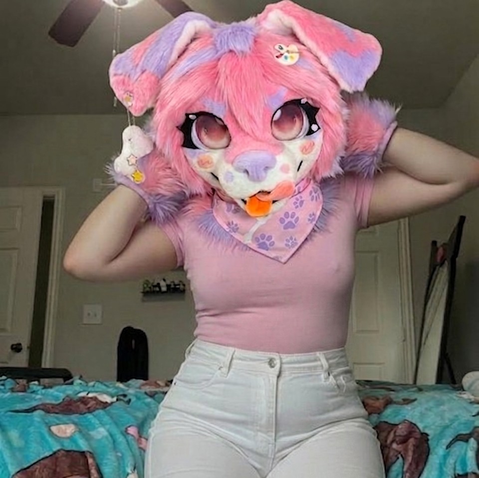 Emilia__333's tweet photo. Hehe do you like what you see?:p
#furry #mursuiter #furryfandom #fursuiter #yiff https://t.co/dO4iVG4VNW