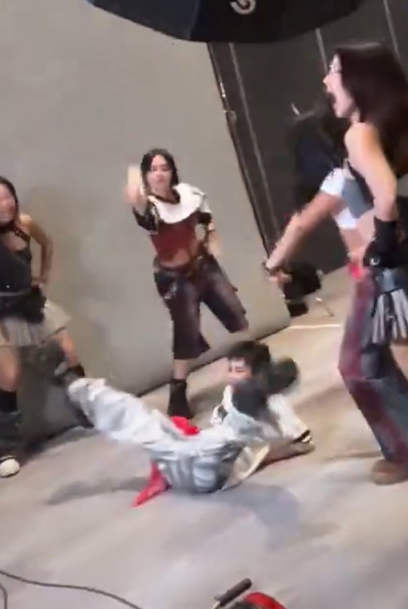 indecisiveKioni's tweet photo. Akala ko collab…dance battle pala! 😭🔥

Bat naman naging competitive masyado si Eurekah?😭😂

Ayaw din palamang ni Megumi😂

Di talaga sila behave🤭 and we love them for their craziness.❤️

#XONARA https://t.co/unBlgviItY https://t.co/ZAznl9DDzd