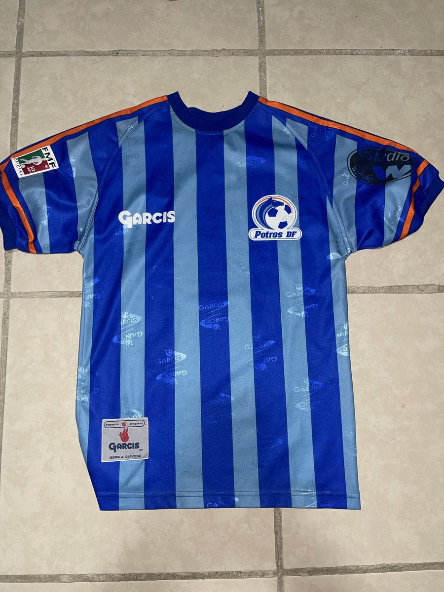 kahnchoc2's tweet photo. @StevenTaylor85 @UniformesSelec1 Por cierto tengo ese jersey https://t.co/OVsXb4HMXJ