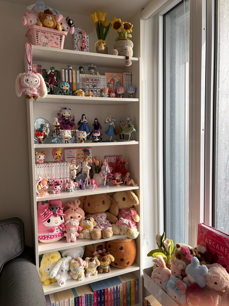 everybunni's tweet photo. I love my bookshelf so much🐰💓

me happy place ໒꒰ྀི´ ˘ ` ꒱ྀིა #booktwt #gamingtwt #mangatwt https://t.co/pvFLya10dW