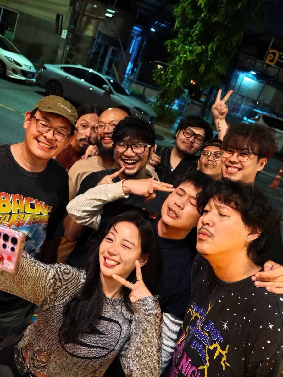 yskeyko_'s tweet photo. แก๊งค์ VRZO ยูทูปเบอร์รุ่นแรกๆเลยอ่ะแก เขารวมตัวกันมางานปาร์ตี้วันเกิดพี่เค คิดถึงรายการ GG cooking กับบอร์ดเกมส์มากกกก #VRZO https://t.co/Nfuwwd5gAh