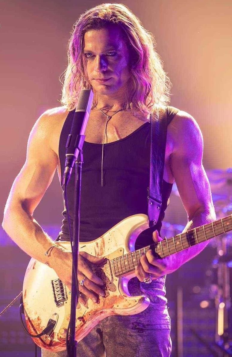 FangsAndFame's tweet photo. Shall I play for you mon ami? https://t.co/xSahLZZ2Px