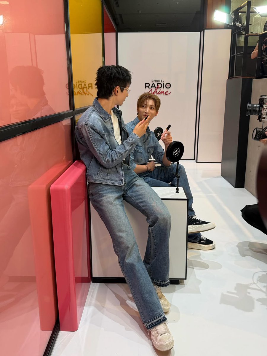 YUGLOBALFANBASE's tweet photo. [📸] [Tomoya · Insta Update
with YU] [260624]

CHANEL RADIO SHINE FM 💋

#NEXZ #넥스지 #ネクスジ 
#YU #유우 #ユウ https://t.co/cLOwUkm7yb