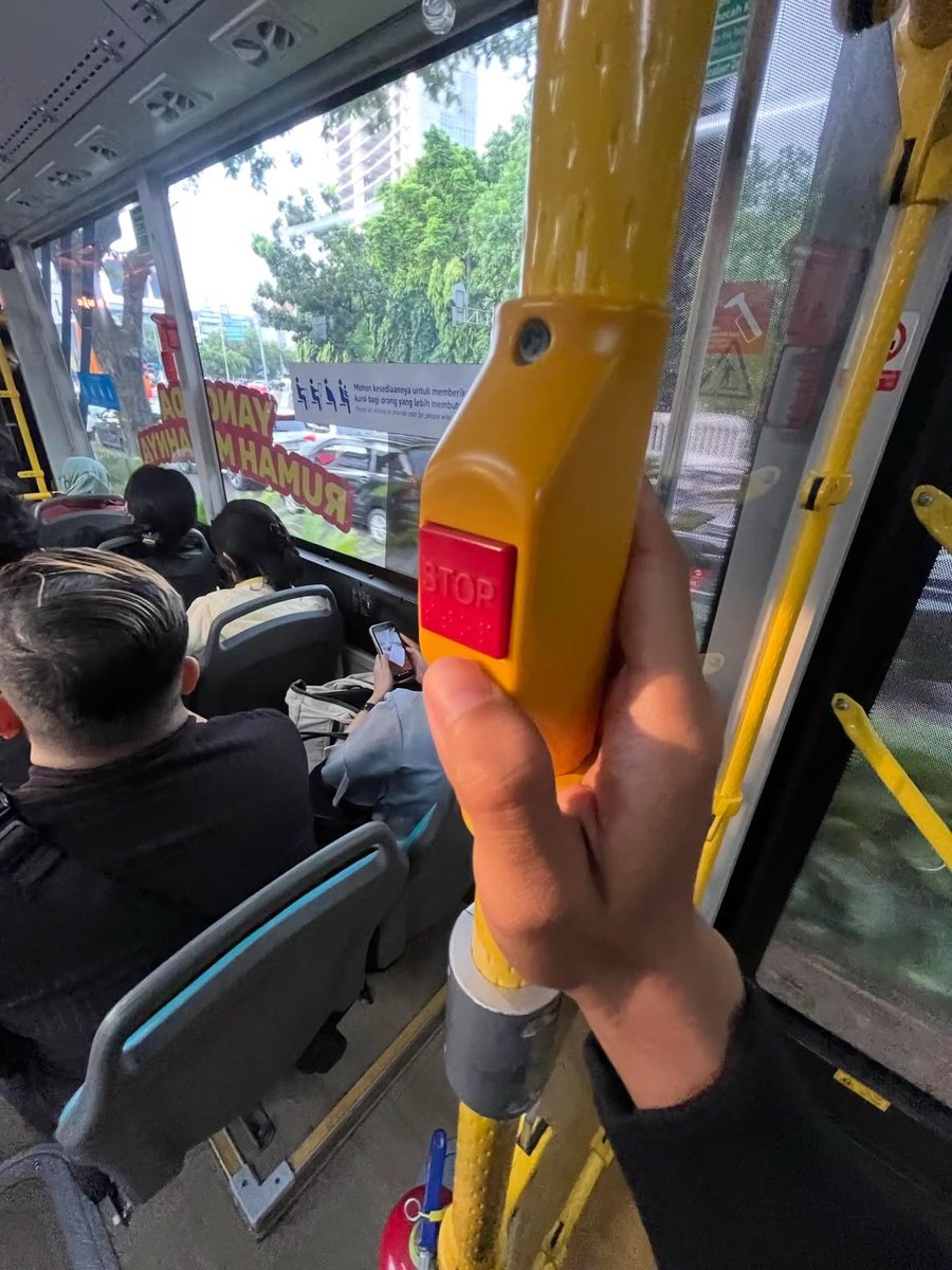 americhanoo_'s tweet photo. kalo pencet ini MBG bakal di stop juga ga ya… https://t.co/hh0arLx9Ll