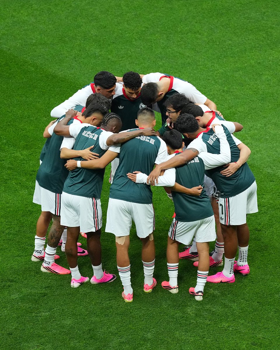 miseleccionmx's tweet photo. ¡Llegó la hora de #ElCalentamiento! 🔥

Estamos a nada del partido contra Chequia. Por acá, ¡ya estamos listos! 🙌

#SomosMéxico https://t.co/KAEKyCRd3s
