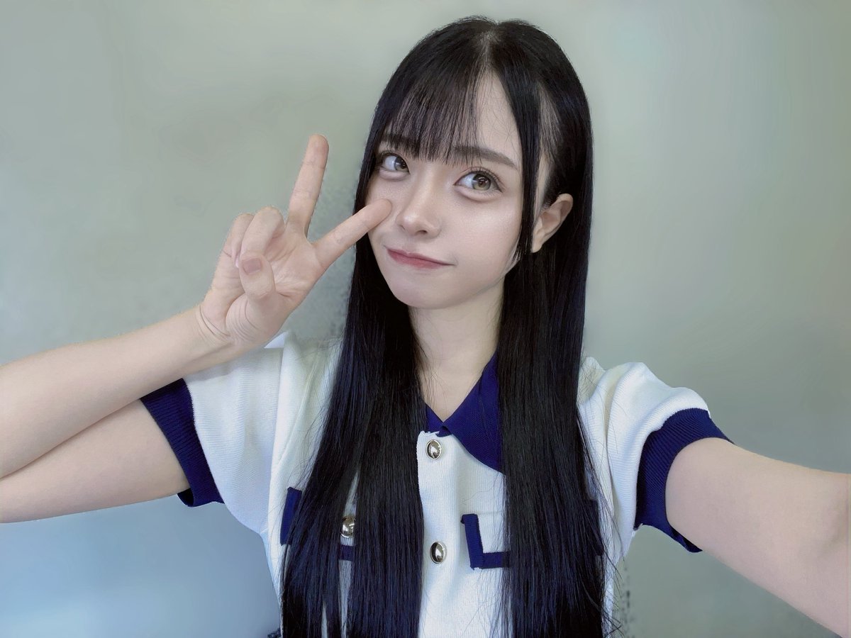 _hnnyo's tweet photo. おはよう˶ˊᜊˋ˶
気分で今日はメイク薄め🎶
たまにはいいねなんか若返った気がする٩(  ˙༥˙  )و笑
みんなはどっちが好き〜？？🐈‍⬛ https://t.co/KDt14wMFYs