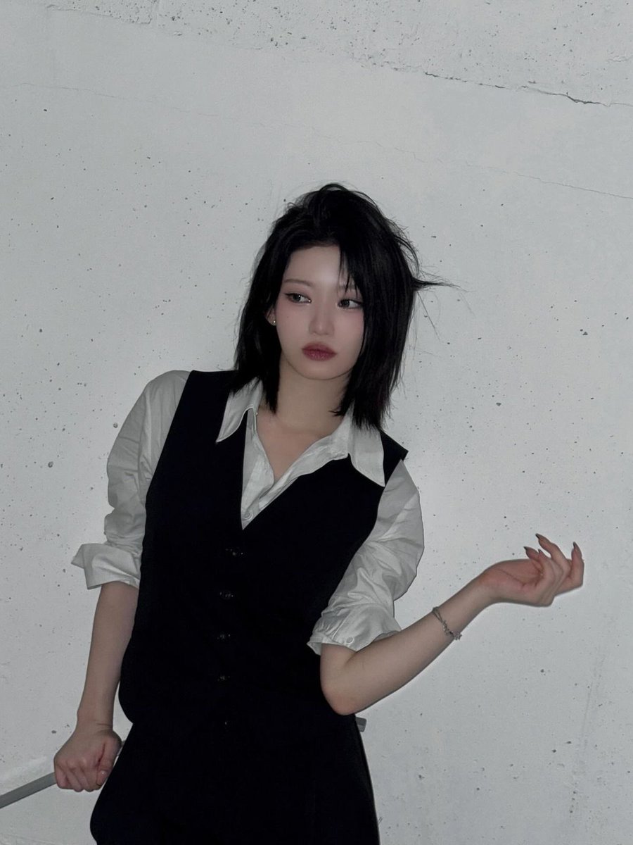 kimsiyoonpic's tweet photo. i love siyoon in a suit https://t.co/UostwL0lKV