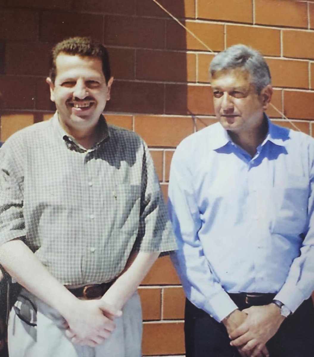 FadlalaAkabani's tweet photo. Siendo un servidor jefe delegacional en Benito Juárez (2003-2006) conocí a Carlos Monsiváis en mis recorridos en territorio, específicamente en las Colonias Portales y San Simon Ticumac; algunos vecinos se quejaban de sus mascotas. Nunca ningún vecino hizo referencia alguna de que quien fuera Jefe de Gobierno en ese momento haya vivido durante algún tiempo en casa del reconocido escritor.