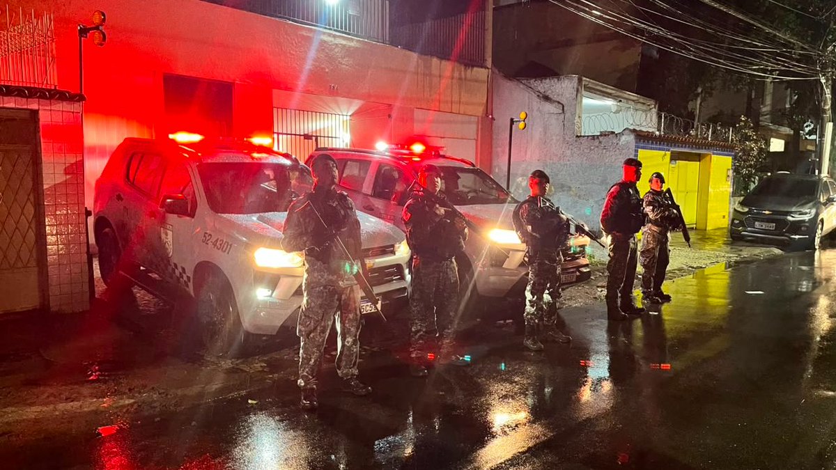 PMERJ's tweet photo. Equipes do #RECOM atuam preventivamente em pontos estratégicos da Tijuca, reforçando o patrulhamento na área do #6BPM.

#ServireProteger https://t.co/AzkUyVkSJj