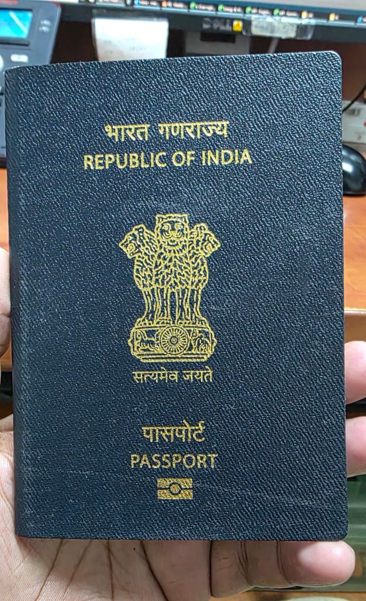 premkumarcbn01's tweet photo. मैं भारतीय पासपोर्ट लेकर लगभग दो साल से विदेश में रहता हूं , और खुद को भारतीय नागरिक कहता हूं ,

लेकिन कल MEA के द्वारा कह दिया गया कि Passport नागरिकता का प्रमाण नहीं हैं , पासपोर्ट सिर्फ एक सिर्फ ट्रैवल डॉक्यूमेंट हैं !

इससे पहले आधार को भी कहा गया था कि ये नागरिकता का प्रमाण नहीं हैं , 

फिर वोटर आईडी को कहा गया कि वो नागरिकता का प्रमाण नहीं हैं ,

PAN कार्ड और DL को तो कुछ मानते ही नहीं हैं !

तो आखिर नागरिकता का प्रमाण हैं क्या ?

हम दुनिया के ऐसे इकलौते देश में रहते हैं जहां नागरिकता का कोई स्पष्ट प्रमाण ही नहीं हैं !

सारी दुनिया पासपोर्ट को अपनी नागरिकता के लिए इस्तेमाल करती हैं लेकिन हमारी सरकार को ग्रैंड मस्ती सूझ रहा हैं ,

अगर आज मुझसे कोई  यहां पूछ ले कि तुम कौन से देश के हो तो मैं क्या कहूंगा उससे , क्योंकि मेरे पास तो अब नागरिकता का कोई सबूत हैं ही नहीं !

जो अब तक था या माना जाता था वो तो अब वैध नहीं रहा !

पता नहीं कौन से अनपढ़ मंत्रालय में बैठ कर उल्टे सीधे नियम बना रहे हैं ,

सरकार से निवेदन है कि एक बार में कोई ऐसी चीज बना दे जिससे नागरिकता , पहचान , निवास सब प्रमाणित हो सकें,

हर रोज की नौटंकी से आम जनता पागल हो गई हैं , हर काम के लिए एक अलग डॉक्यूमेंट बनवाते रहो!