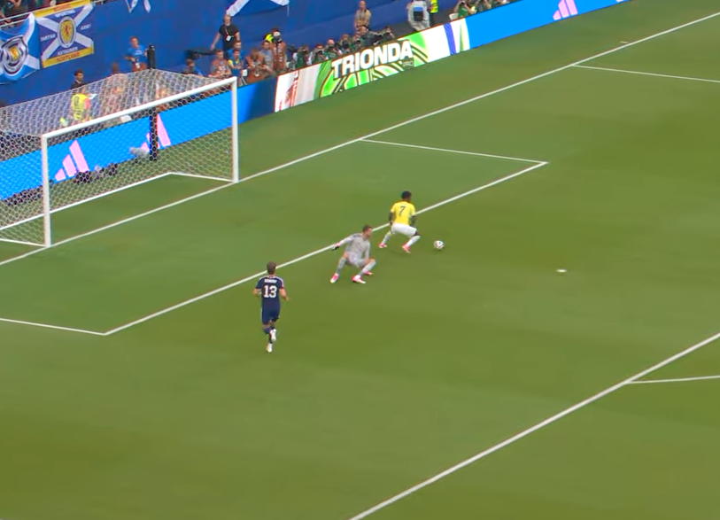 Fla100Qualidade's tweet photo. Se fosse o Messi fazendo isso com um goleiro esse site vinha abaixo https://t.co/vcQwxdHtqF