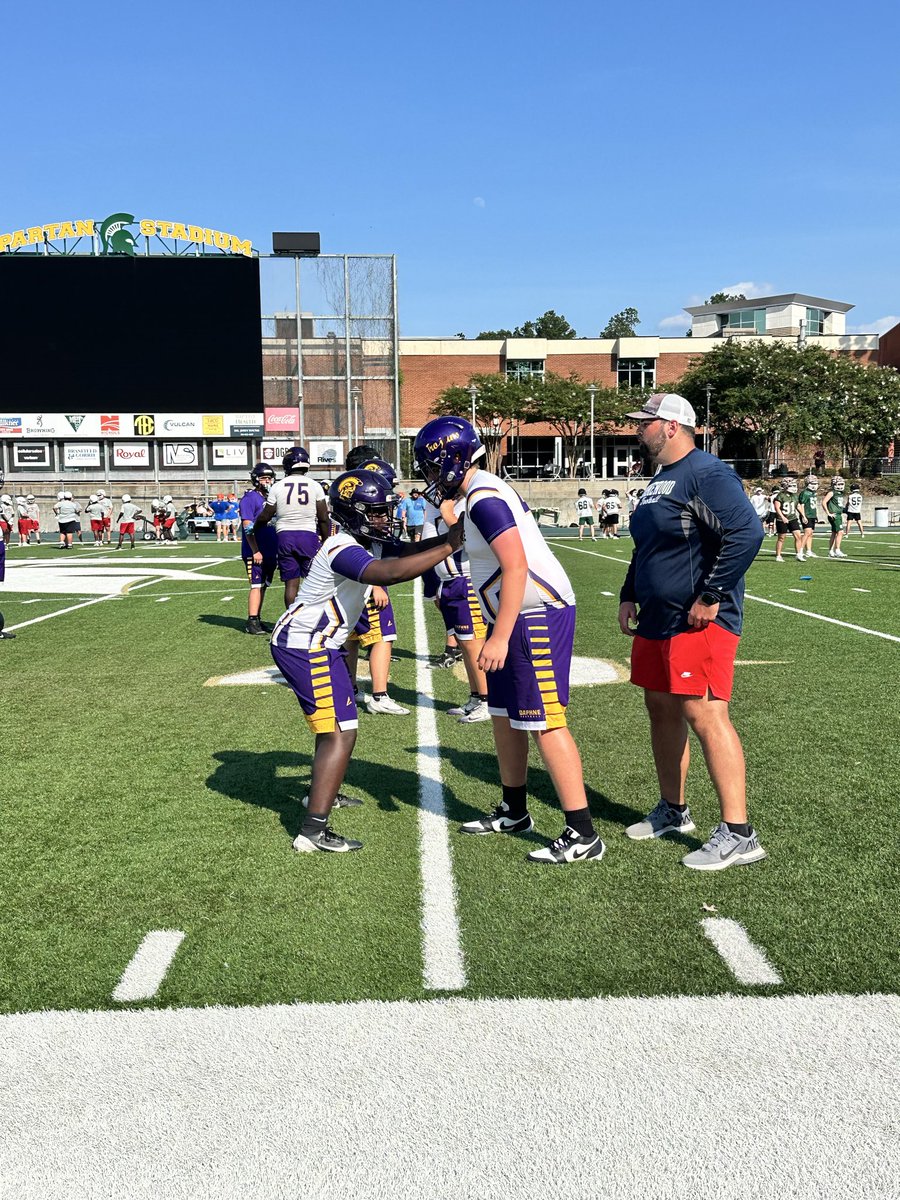 DaphneFBTrojans's tweet photo. 📍: Birmingham. Alabama
#LinemanCamp⚔️💪 https://t.co/0Yyw61NnyE
