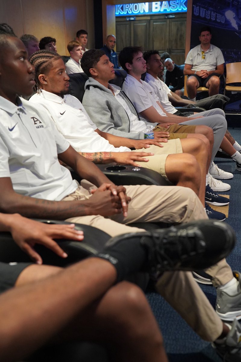 ZipsMBB's tweet photo. Thank you @RJ_Nemer for stopping by to share your story, your passion for the University of Akron and your vision for the future of Zips Basketball. #YES

#GoZips🦘 https://t.co/ZTzxYHhQ2A