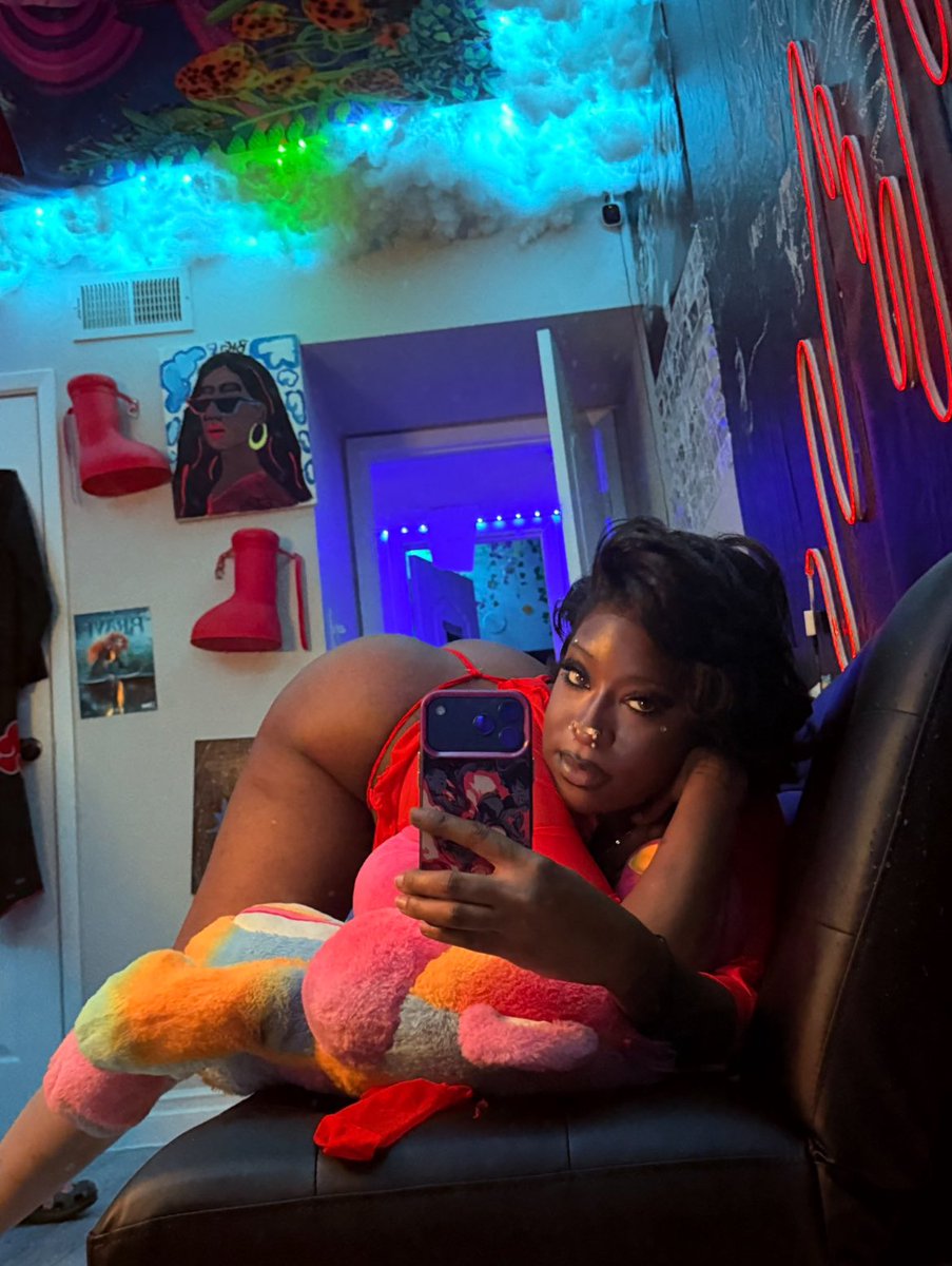 Hoochieecaptain's tweet photo. He got a fetish for me 🥴 https://t.co/ZSuZ2GWzlT