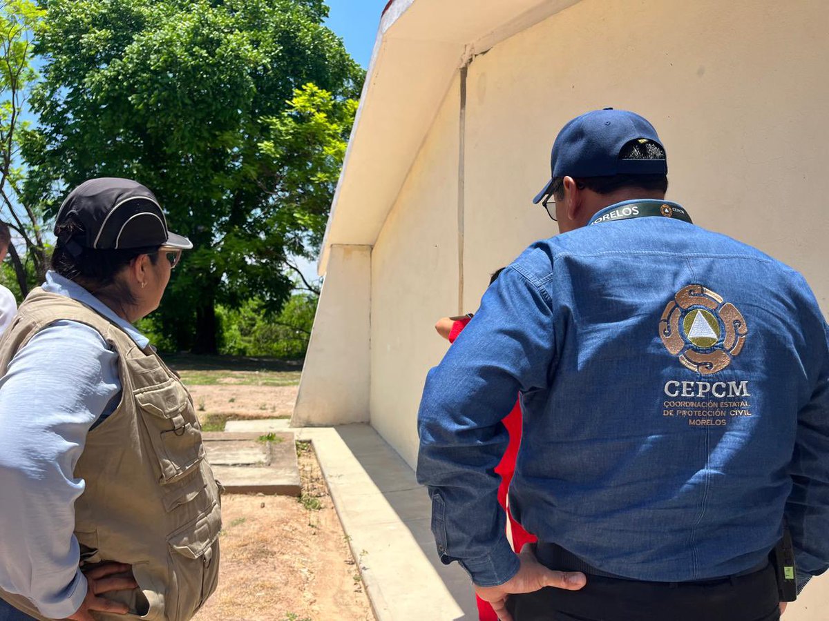 IEBEM_'s tweet photo. En coordinación con distintas dependencias estatales y municipales, se mantienen acciones de evaluación y seguimiento en la #Telesecundaria “Naciones Unidas” de #Zacatepec, para garantizar condiciones seguras para la comunidad educativa.
#LaTierraQueNosUne https://t.co/erGKCyVCW5