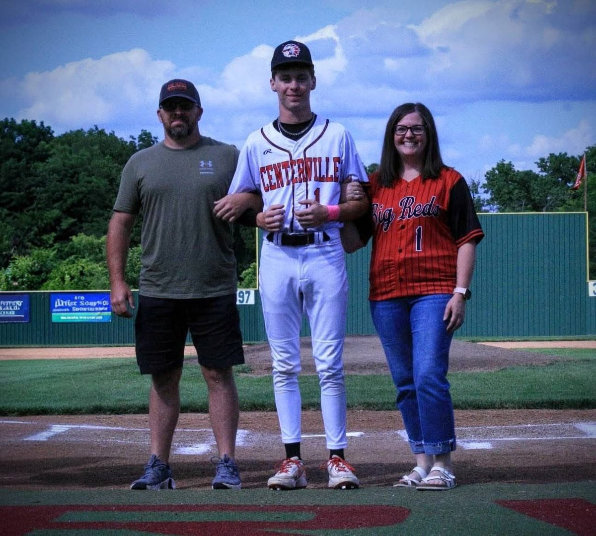 KeokukAD's tweet photo. Congratulations to our Big Red Senior baseball players! https://t.co/PlJRCeSFP3