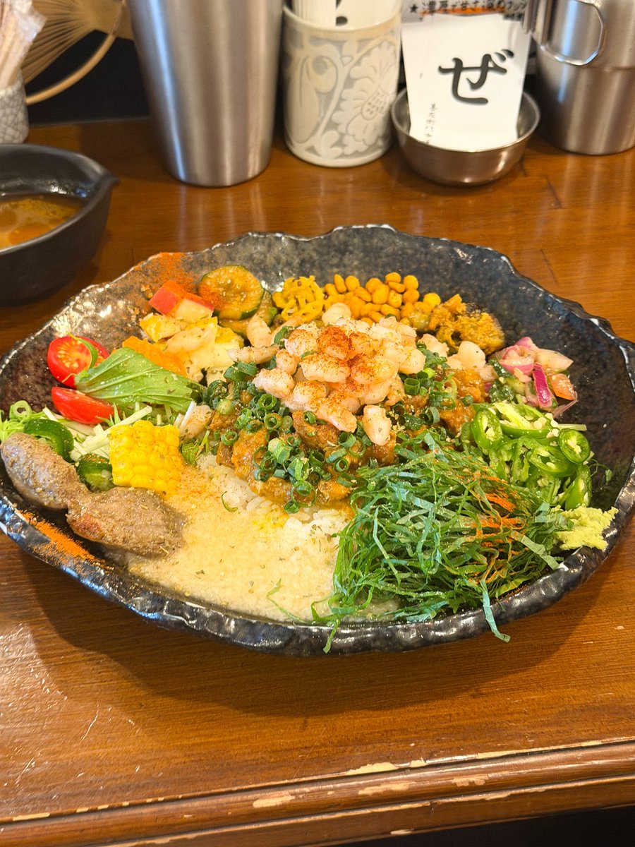 Tsukasa_the_hj's tweet photo. 飲めるカレー?!
と噂の栄の善左衛門咖喱さん行ってきました✨🍛

約15種類のスパイスを使ったキーマカレーに、ふわふわのとろろが合わさることでスパイスの香りはしっかりあるのに口当たりはまろやか☺️🌿

彩り豊かな副菜が沢山添えられていて、見た目から食欲をそそります✨💖

#愛知つながり応援 https://t.co/6uuDYRpF4j