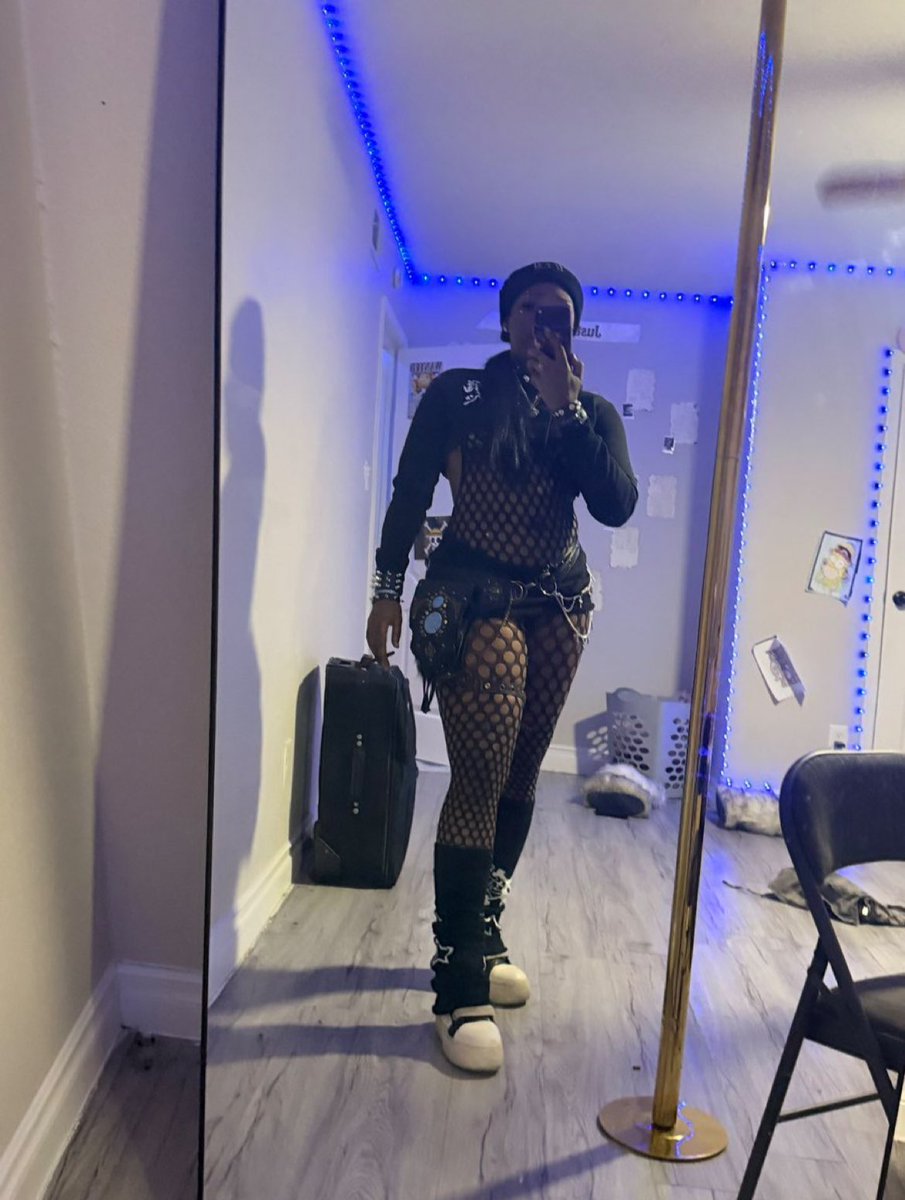 Hoochieecaptain's tweet photo. Somebody said we dress like we ready to get ripped out all our clothes 😭😭😭😭 https://t.co/7Ryds3ridw