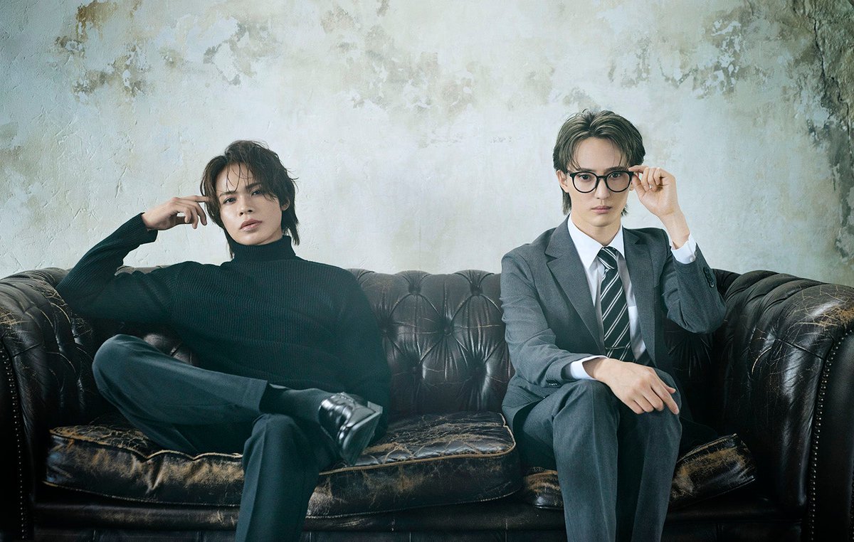 modelpress's tweet photo. 上田竜也＆トラジャ川島如恵留W主演舞台
「ノッキンオン・ロックドドア」

ミステリアスな2ショットビジュアル解禁📸
相棒＆最大のライバルである2人が並ぶ
https://t.co/IYPm94eaU6

川島海荷ら全キャストも発表✨️

東京公演：10月6日～25日
大阪公演：11月7日～10日

#ノキドア https://t.co/Ero4AEKp9C