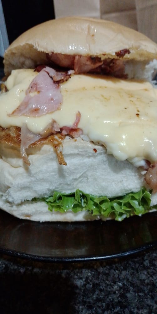 SanGenaro's tweet photo. Lanche Americano: maionese caseira. 4790-6006 ou Whats 11-99841-9081. Forno à lenha. 😋Mais de 100 tipos de pizzas c/ ou s/ borda de catupiry, cheddar ou chocolate, lanches c/ hambúrguer artesanal de 150g e beirutes, em pão sírio artesanal. Esfihas assadas à lenha, de 2ª a 5ª f. https://t.co/EafSivqJac