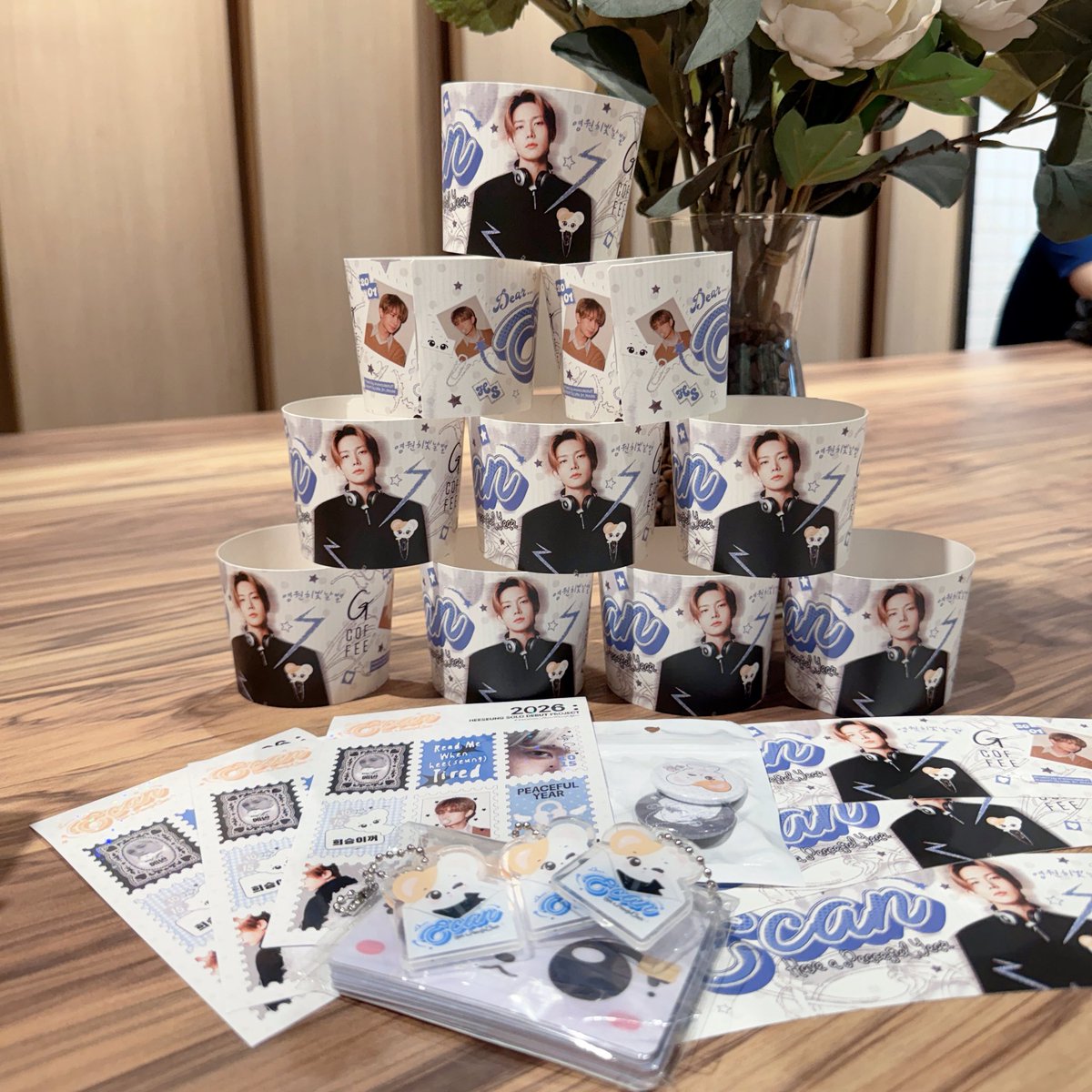 gcoffeebkk's tweet photo. EVAN’s Solo Debut! 🗝️🌟

ศิลปินคนโปรด Solo Debut ทั้งที จะพลาดได้ยังไง! 💙
แวะ G Coffee เติมคาเฟอีน แล้วรับ Cup Sleeve Giveaway สุดน่ารักติดไม้ติดมือกลับบ้านไปเลย ✨

📝 เพียงสั่งเครื่องดื่มขนาด 22 ออนซ์ รับฟรี Cup Sleeve ลายพิเศษ
✨ หน้าร้าน: แจ้งพนักงานขอรับ Cup Sleeve
🪄 Delivery หรือสั่งผ่านแอป 📲 ระบุในช่องหมายเหตุ: "รับ CUP SLEEVE EVAN"
🎁 รับ Give away ฟรีทันที (Random 1 out of 3)
*10 แก้วแรกของทุกสาขา รับฟรี Sticker Card HeeraleeHam คนละ 1 ชิ้น (ทั้งหน้าร้านและเดลิเวอรี่)

🗓️ วันที่ 25 มิถุนายน - 1 กรกฎาคม 2569
📍 G Coffee ทุกสาขา
รีบชวนแก๊งค์มาซัพพอร์ตกันได้เลย 💙

#DearEvan_HaveAPeacefulYear #MRT
 #GCoffee #Evan