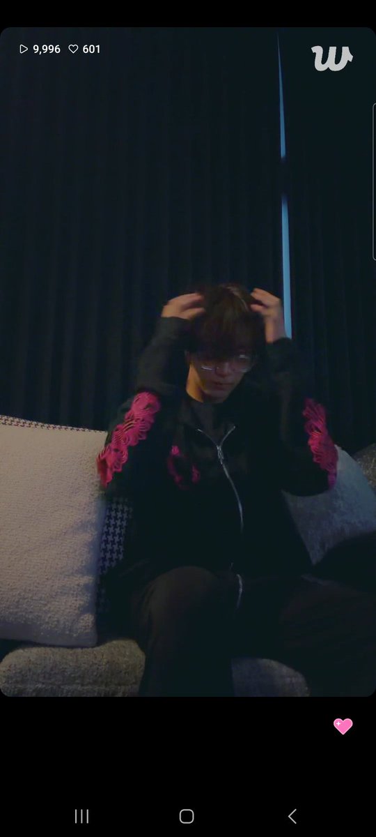 amugena86's tweet photo. 미친 팬들이랑 월드컵 같이 보는 해찬 실존
이 효자 우캄? https://t.co/JuPoCnHfnL