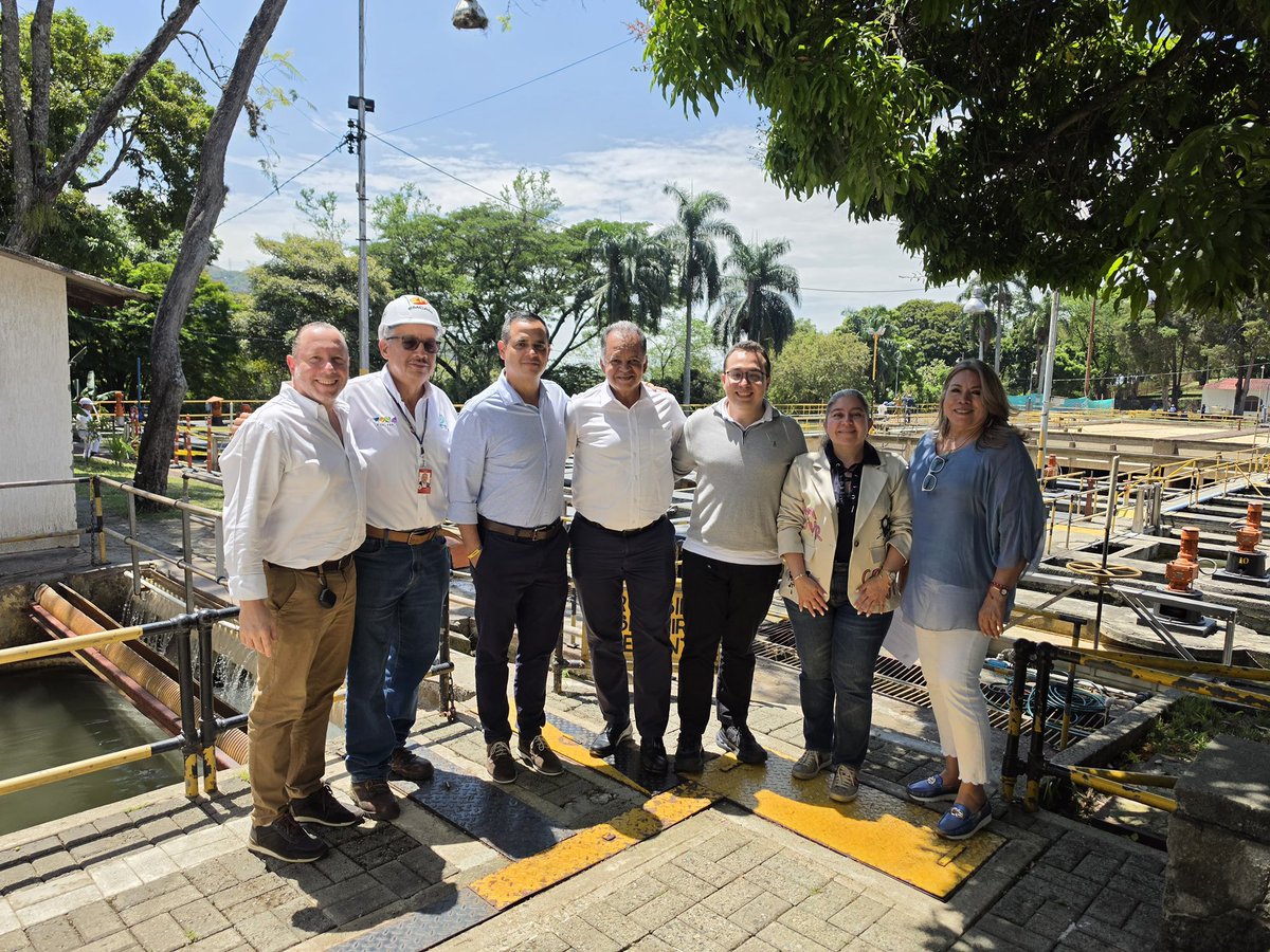 leonarg1's tweet photo. 💧 95 años de la Planta Río Cali de @EMCALIoficial Una visita para reafirmar el compromiso con la modernización del servicio de agua potable para los caleños. Infraestructura viva al servicio de la ciudad. 🏙️💪🏽 @RogerMinaC @alejoeder 

#EMCALI95Años #PlantaRíoCali #AguaPotable #Cali #ServiciosPublicos