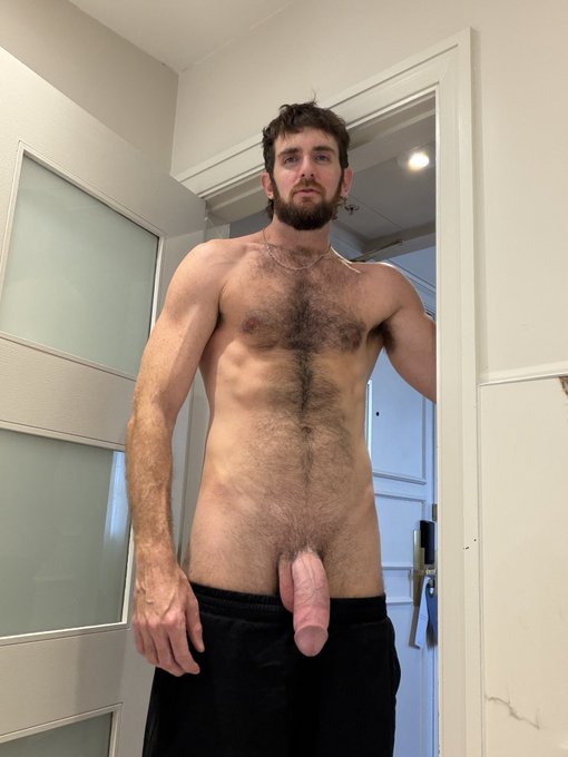 GIRTHMASTERR 🇦🇺 .1% - Only true size queens can interact with this post (6’6 btw) https://t.co/9VvWYs0H8T