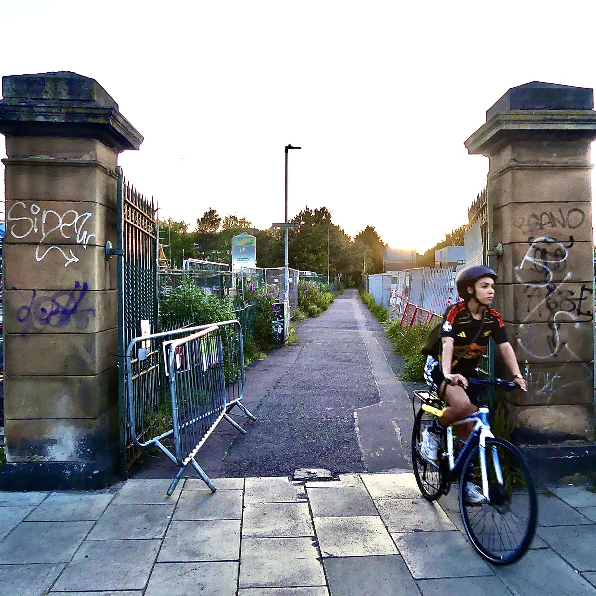theSpurtle's tweet photo. POWDERHALL BRIDGE CLOSED.—What we know so far: https://t.co/DknQD3dL3k
#Edinburgh #hyperlocal #news #PowderhallBridge https://t.co/NQM4PhjS6v