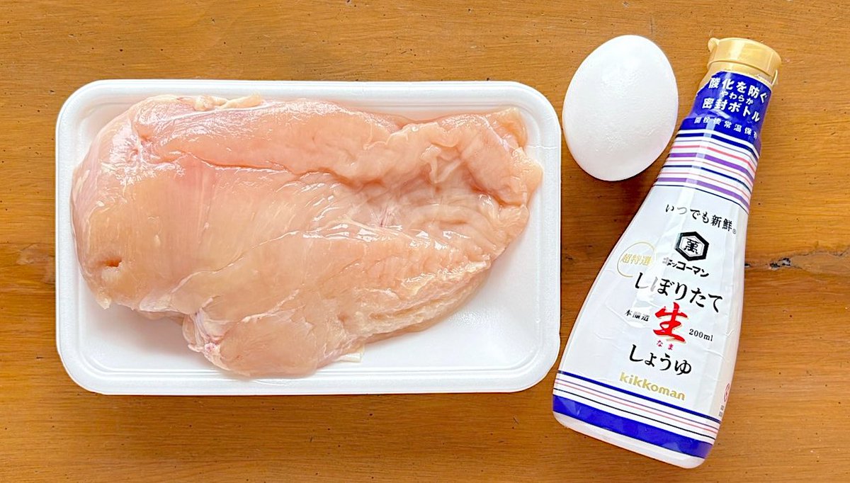 furafurafufu's tweet photo. 鶏むね肉のパサつきに悩んでいる方へ

実は「卵に漬ける」だけで、しっとり感がかなり変わります

シンプルなのに驚くほどご飯が進むので、何度もリピートしている食べ方

・胸肉を1cmの薄切りにし卵としょうゆに漬ける
・10分置き卵液ごとフライパンへ
・ごま油でこんがり焼いたら完成

保存推奨です https://t.co/Ugf2WfyAqK