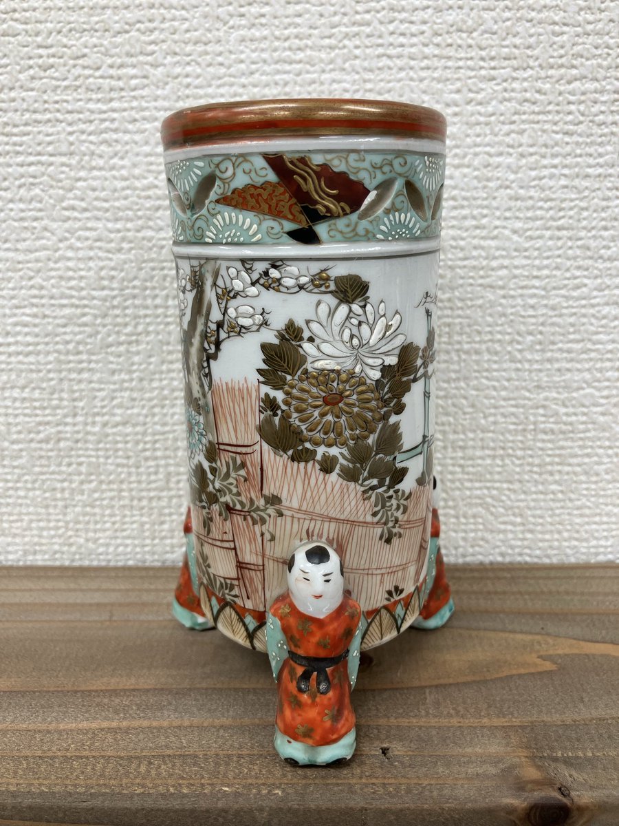 ちょっと可愛らしさもある筆筒、今日は陶器の一品です 材や見た目で