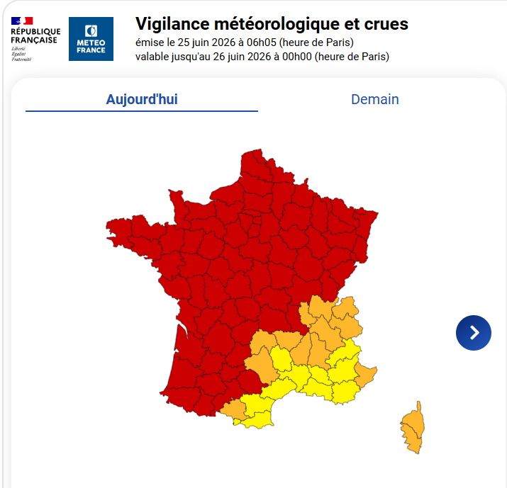 CroixRouge's tweet photo. Episode caniculaire exceptionnel en cours. 
Orages localement violents (fortes rafales, grêle) dans l'après-midi et en soirée sur Sud-Ouest et Nord Bretagne.
Restez prudents et informez-vous https://t.co/tVZEw9uwT9
https://t.co/wCg0BZ1e5i https://t.co/KIxm3dp1OG