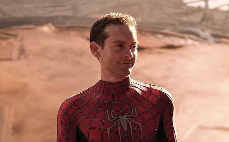 marvel_hypeBR's tweet photo. 🚨 BREAKING NEWS 🚨
Tobey Maguire is officially returning as Spider-Man in AVENGERS: SECRET WARS.
The OG is not just back; he will be one of the key players in the fight to save the Multiverse. The legacy continues in the biggest crossover ever. https://t.co/QKpL3YYmQX