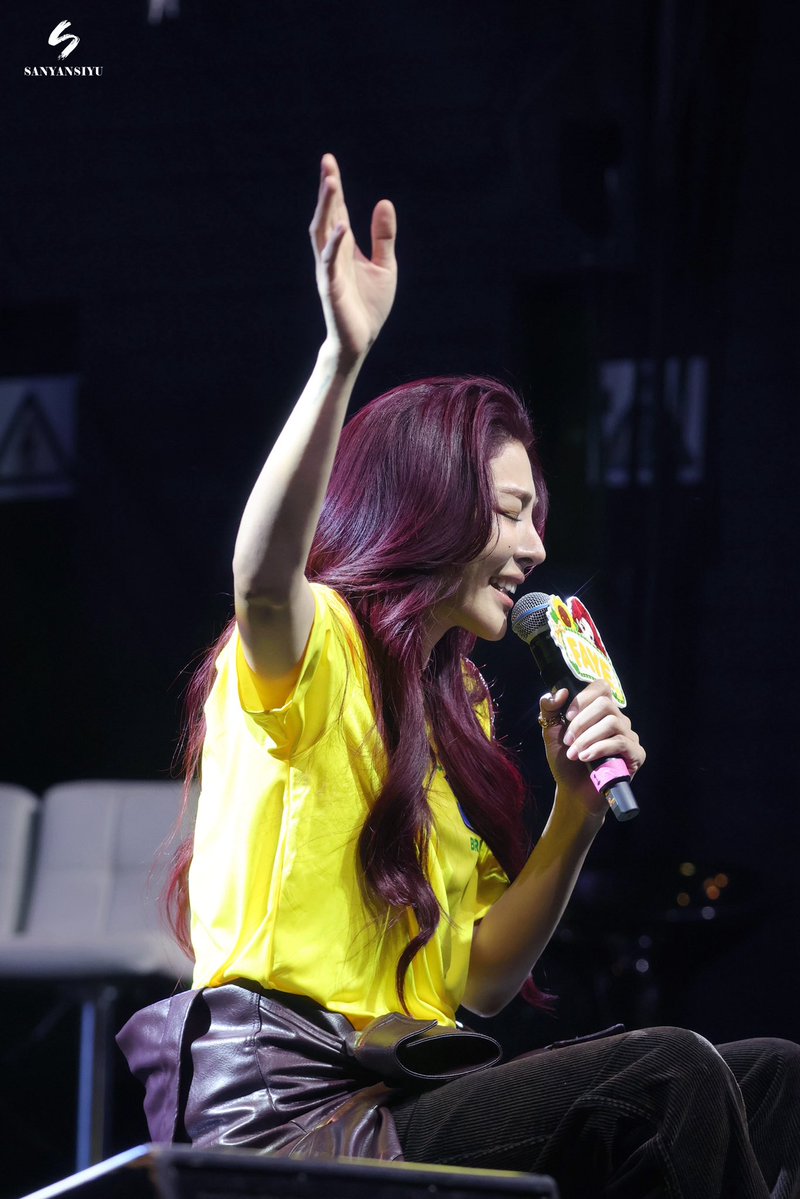 sanyansiyu29's tweet photo. ☀️ Uma Promessa Sob o Pôr do Sol de São Paulo: 1º Fan Meeting da Faye no Brasil ☀️

Momento Especial 1 🌻💛

#faye 
#fayeperaya 
#Faye1stFMinBrazil
#ฝ้ายพีรญา https://t.co/mmb0cFEs6T
